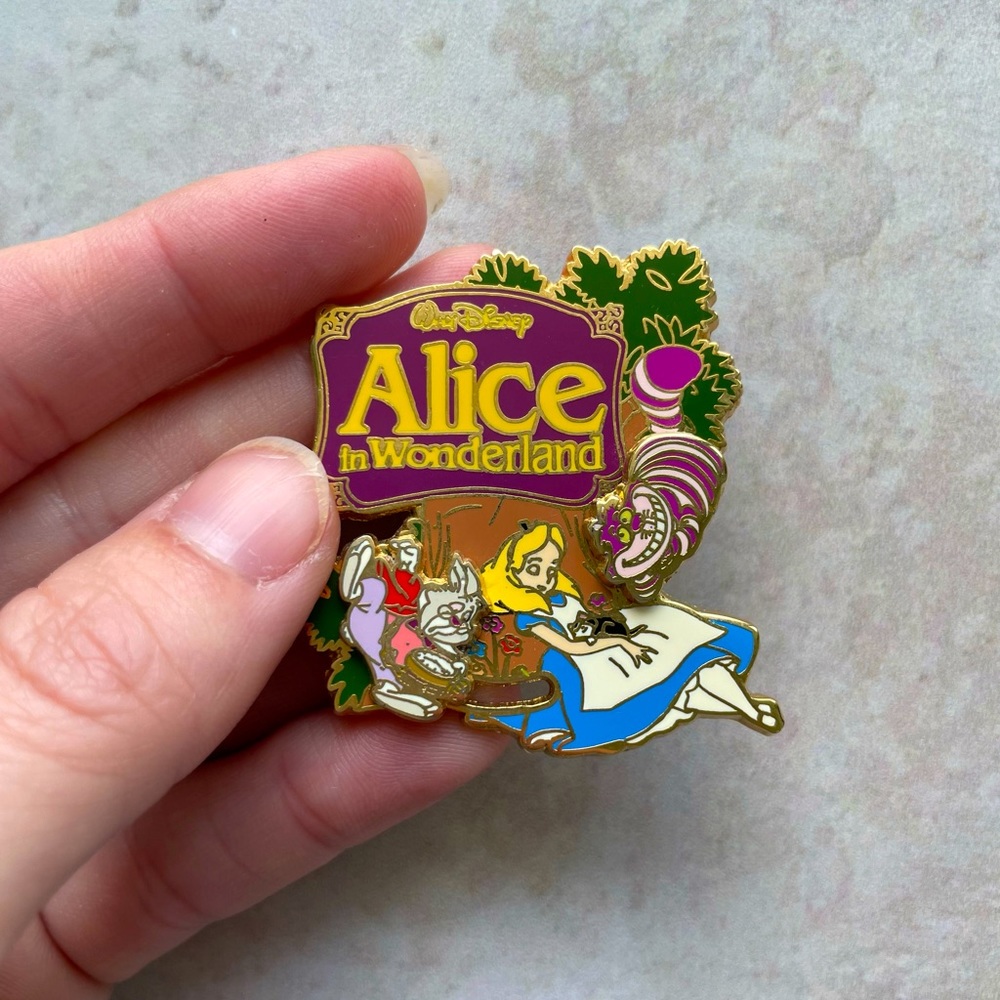 Rare Disney Alice in Wonderland articulating Trading Pin